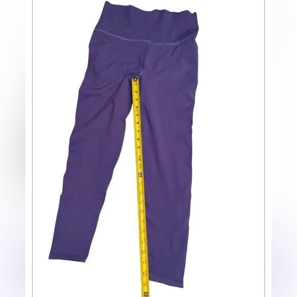 Lululemon Gather & Crow Crop 21" Size M/L - Picture 11 of 11